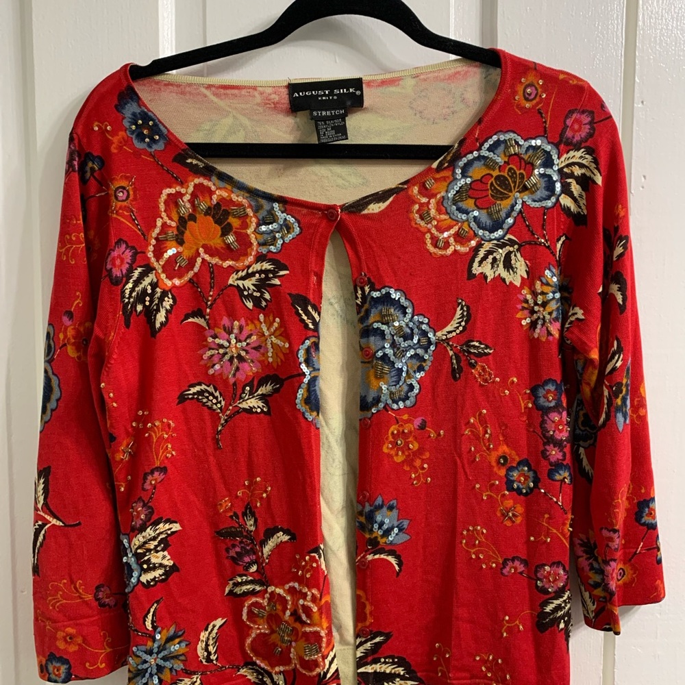 Beautiful lightweight sweater with sequins.